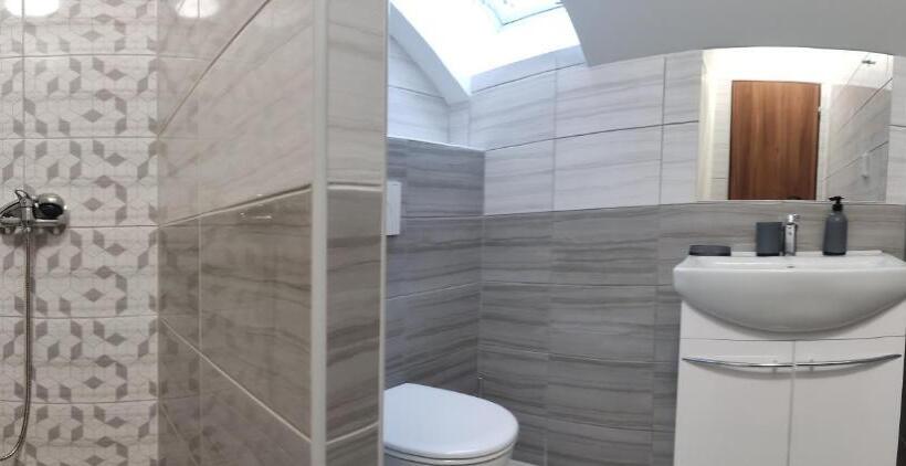 غرفة قياسية ثلاثية مزودة بشرفة, Penzion Bystřička