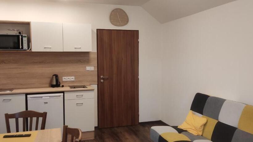 شقة غرفة نوم واحدة مزودة بشُرفة, Penzion Bystřička