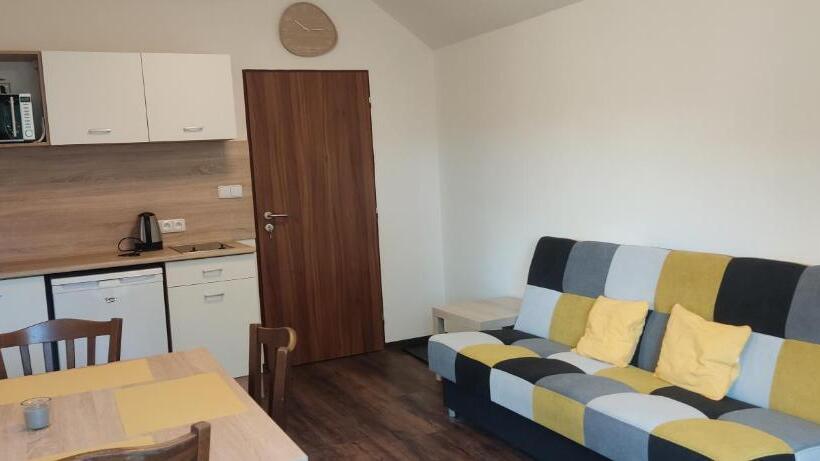 شقة غرفة نوم واحدة مزودة بشُرفة, Penzion Bystřička