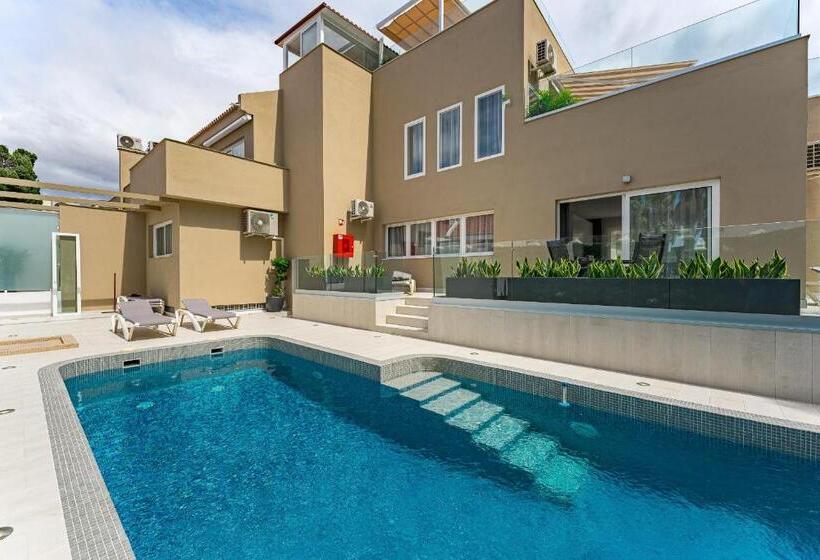 דירת חדר, Bal Apartments Adults Only