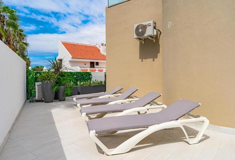 דירת חדר נוף לבריכה, Bal Apartments Adults Only