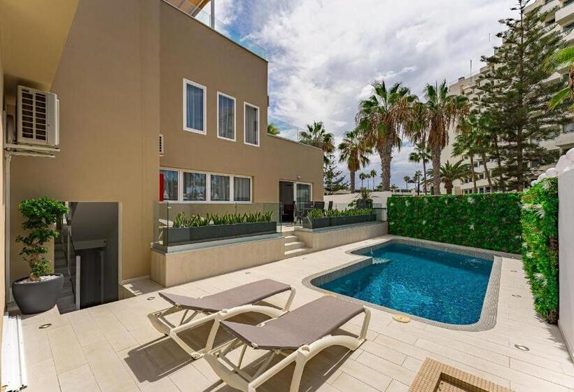 דירת חדר נוף לבריכה, Bal Apartments Adults Only