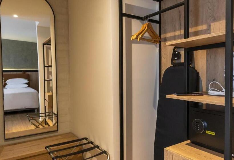 إستوديو ديلوكس, Faranda Collection Medellin