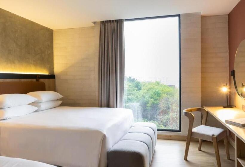 إستوديو ديلوكس, Faranda Collection Medellin