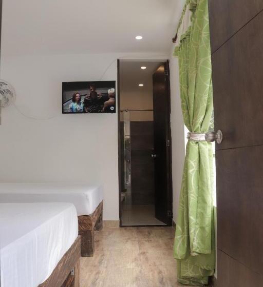 חדר סטנדרט לארבעה, Hosteria La Medusa