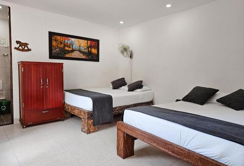 חדר סטנדרט לארבעה, Hosteria La Medusa