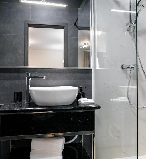 اتاق استاندارد سه نفره, Zhytomyr Palace Mimino