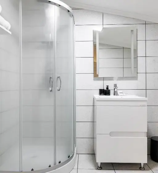 Economy Yhden Hengen Huone, Zhytomyr Palace Mimino