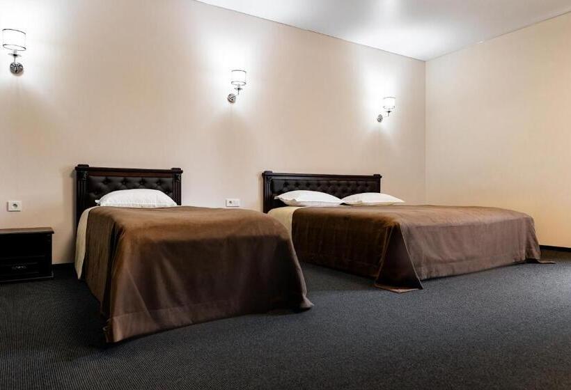 اتاق استاندارد سه نفره, Zhytomyr Palace Mimino