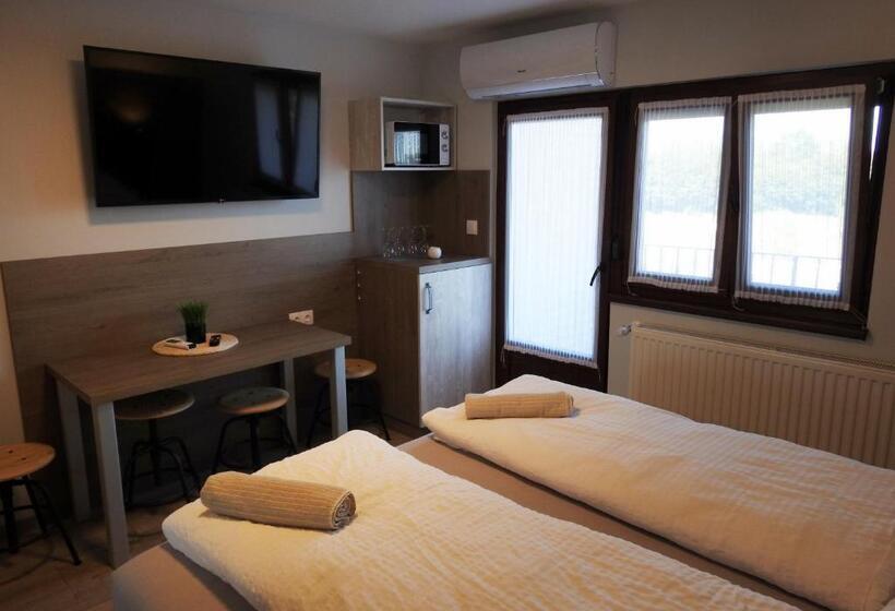 חדר משפחתי, Kukorica Csárda Apartman 2