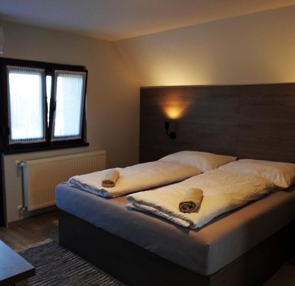 חדר משפחתי, Kukorica Csárda Apartman 2