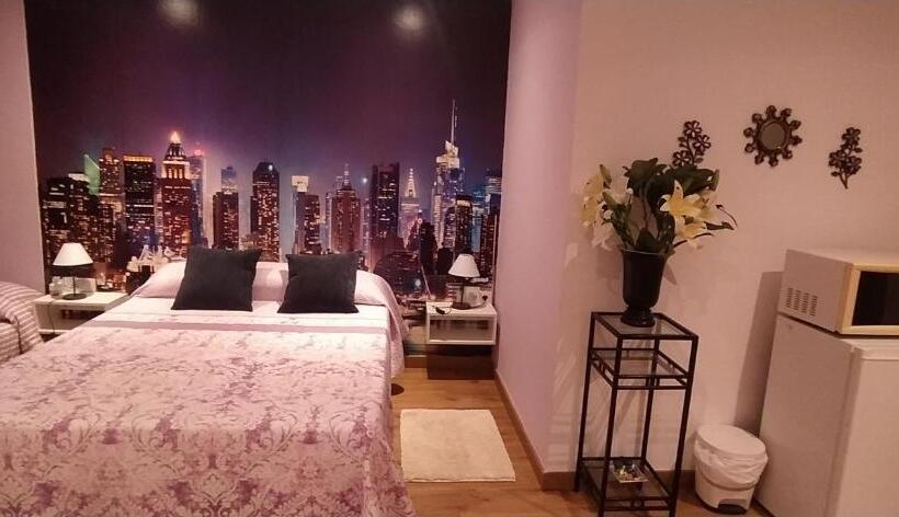 اتاق استاندارد چهار تخته, Hostal Happystay