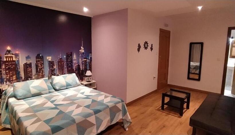 اتاق استاندارد چهار تخته, Hostal Happystay