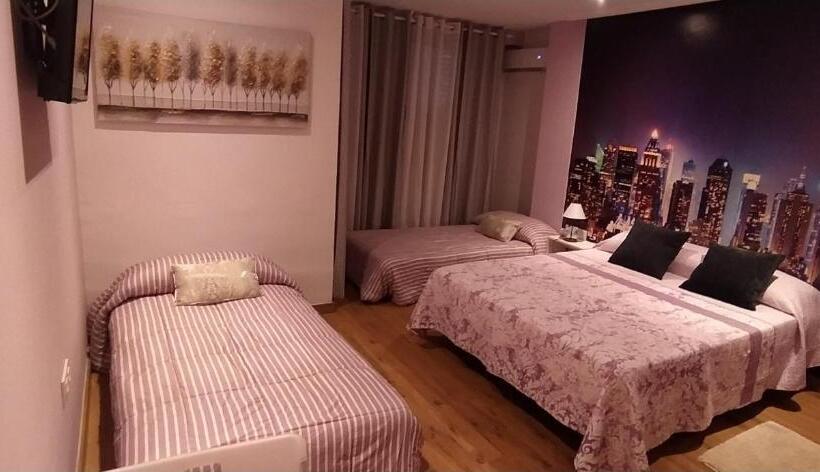 اتاق استاندارد چهار تخته, Hostal Happystay
