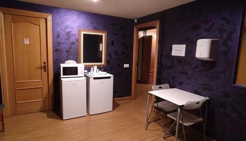 اتاق لوکس, Hostal Happystay