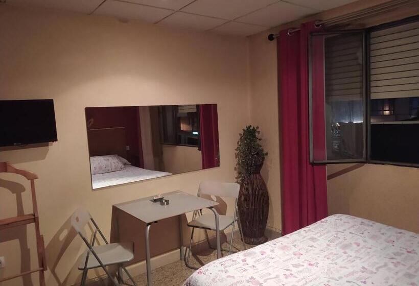 اتاق لوکس, Hostal Happystay