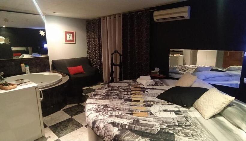 اتاق لوکس با تخت بزرگ, Hostal Happystay