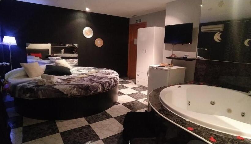 اتاق لوکس با تخت بزرگ, Hostal Happystay