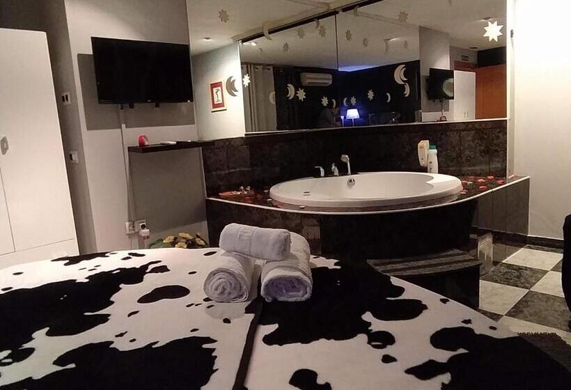 اتاق لوکس با تخت بزرگ, Hostal Happystay