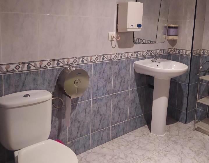 اتاق لوکس با تخت بزرگ, Hostal Happystay