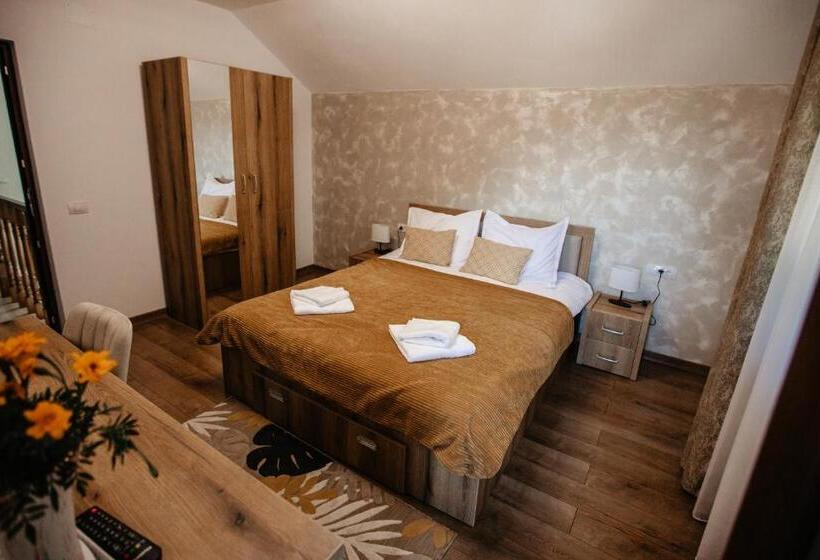 1间卧室的房子, Pensiunea Cristina