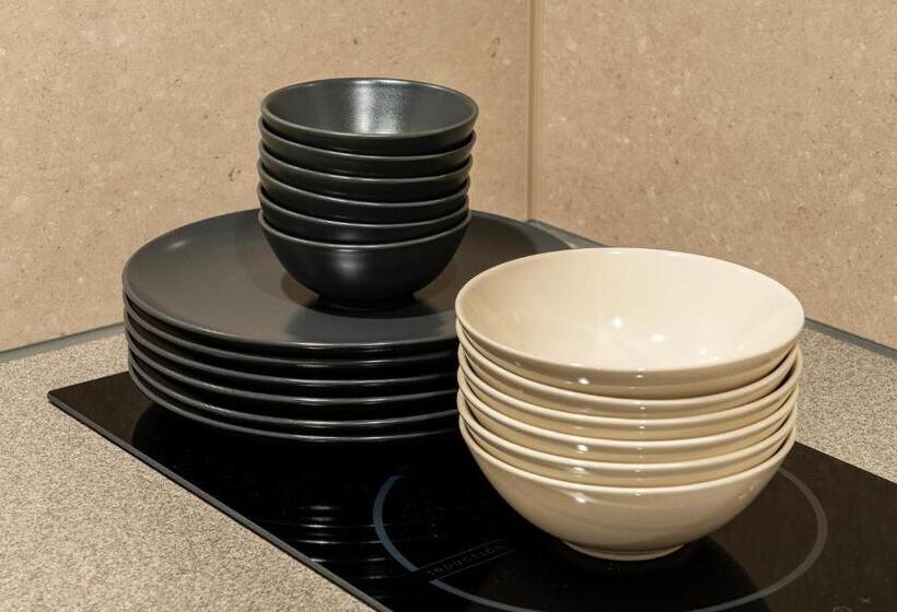 Люкс, Section L Ueno Hirokoji