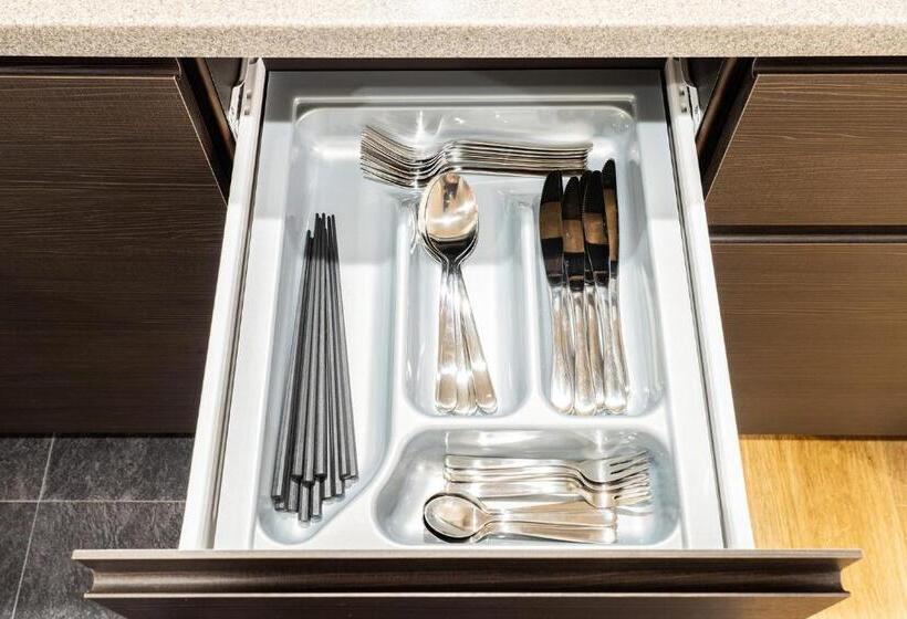 Люкс, Section L Ueno Hirokoji