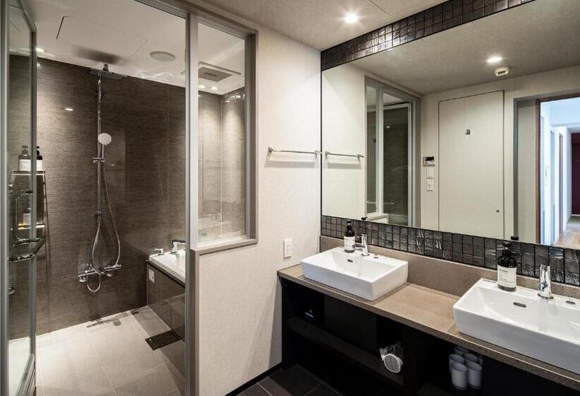 Люкс, Section L Ueno Hirokoji