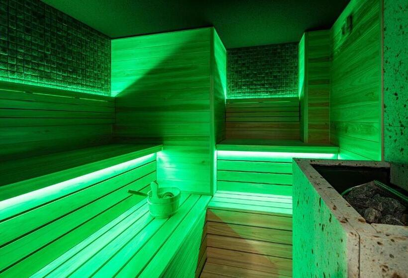 Люкс, Section L Ueno Hirokoji