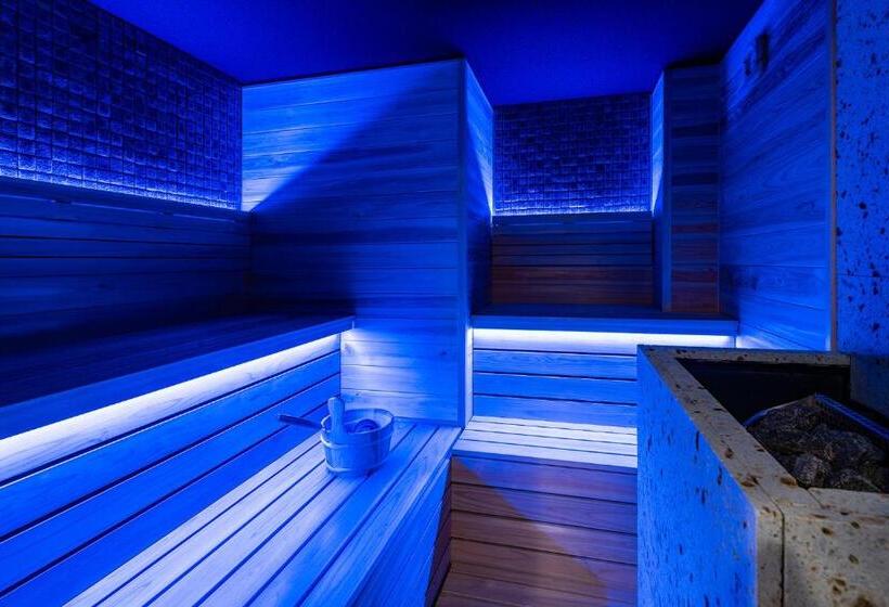 Люкс, Section L Ueno Hirokoji