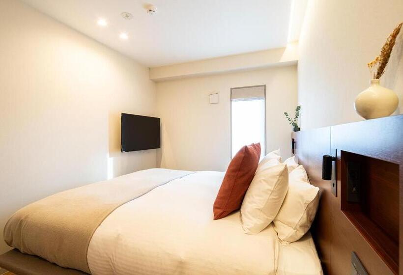 Люкс, Section L Ueno Hirokoji