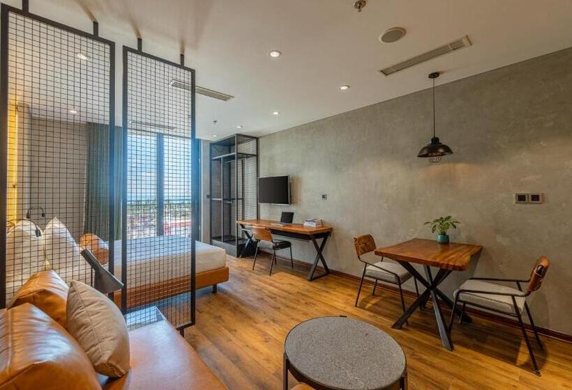 استودیوی لوکس, Taiyo Hotel & Apartment