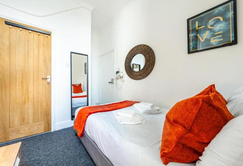 חדר סופריור, The Buross Aldgate