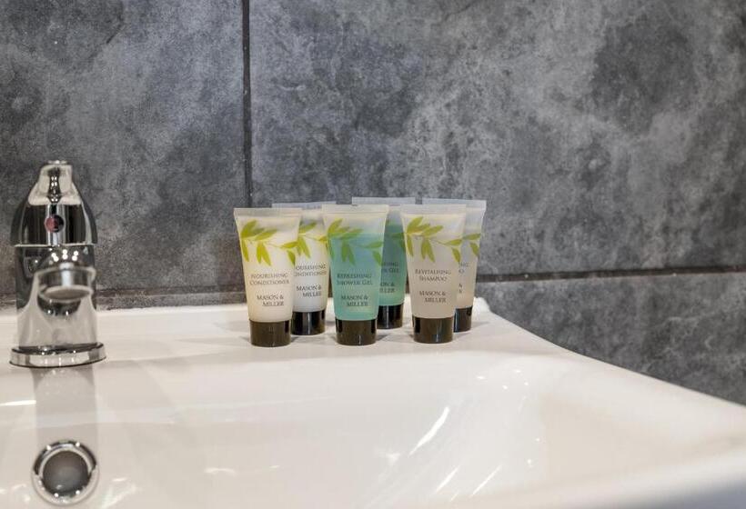 חדר דלוקס, The Buross Aldgate