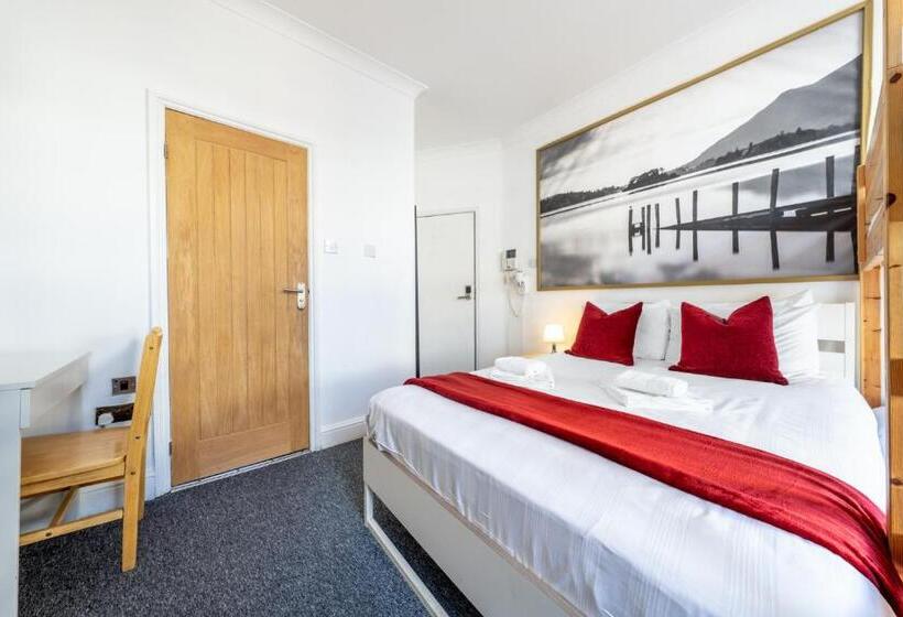 חדר משפחתי דלוקס, The Buross Aldgate