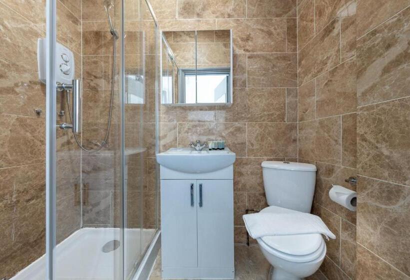 חדר דלוקס, The Buross Aldgate