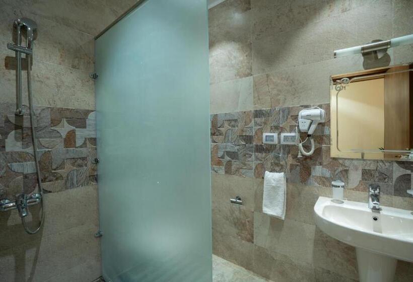 سوییت با چشم‌انداز استخر, Azal Lagoons Resort Abu Simbel