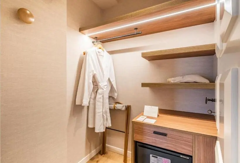 Deluxe Suite Sea View, Dreams Madeira Resort Spa & Marina