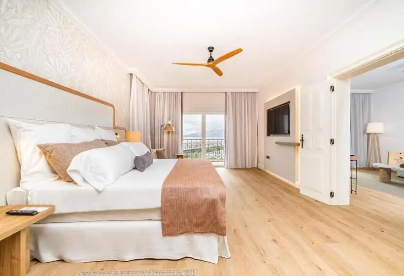Deluxe Suite Sea View, Dreams Madeira Resort Spa & Marina
