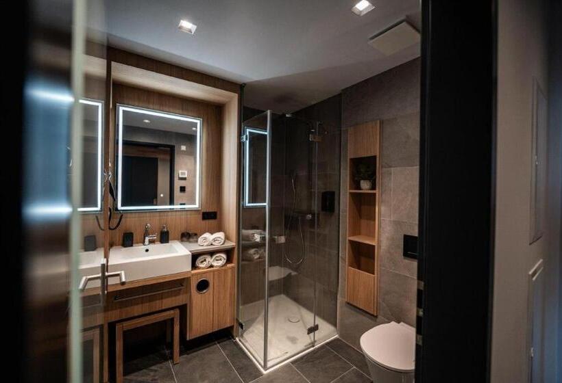 غرفة ديلوكس مزودة بشرفة, Kulmberghaus Resort