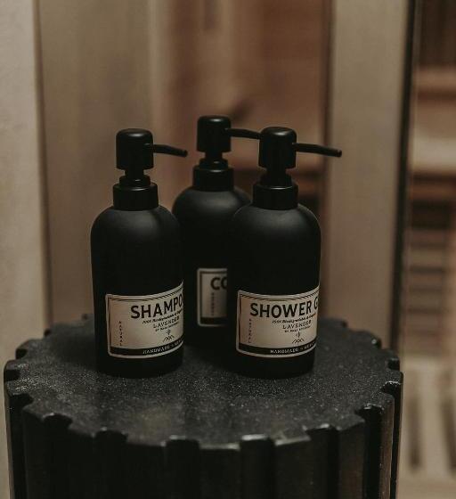 デラックススタジオ, Mira Earth Studios