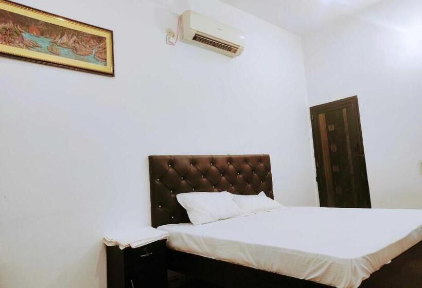 غرفة كلاسيكية ثلاثية, Oyo Mahira