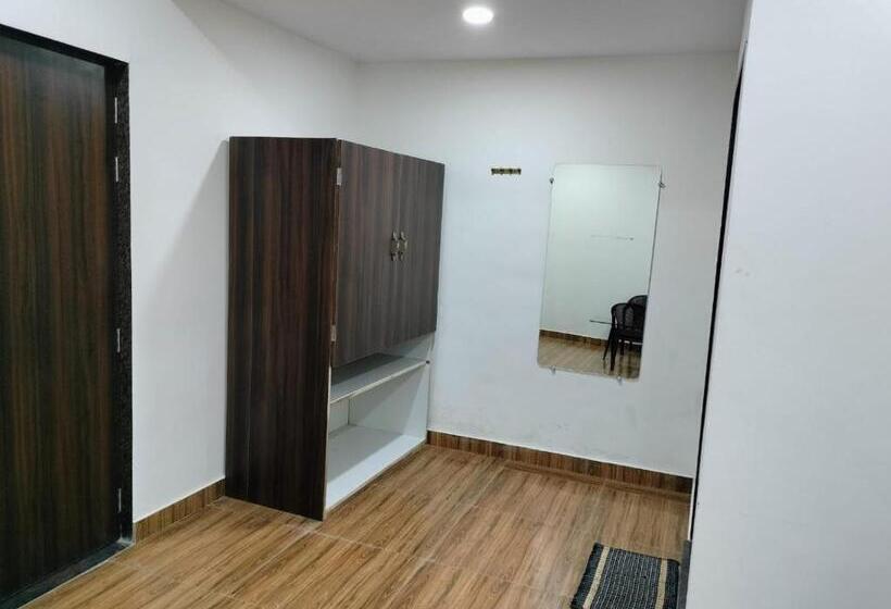 חדר דלוקס יחיד, Satkar International