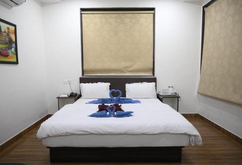 סוויטת סופריור, Satkar International