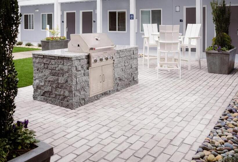 Люкс, Stayapt Suites North Charleston