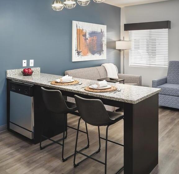 חדר דלוקס עם מיטת קינג, Stayapt Suites North Charleston