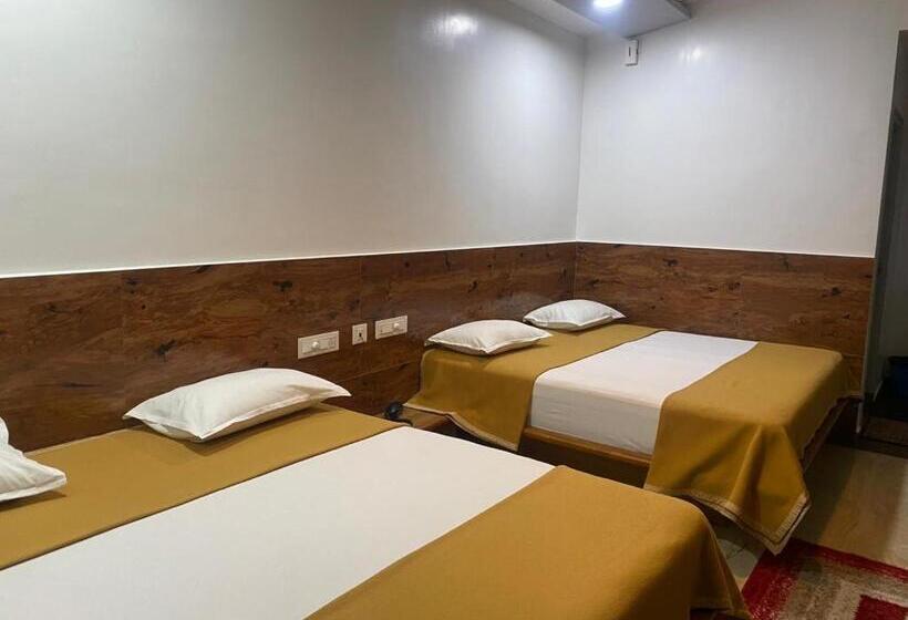 جناح مزوَّد بشرفة, Velavan Heritage Inn