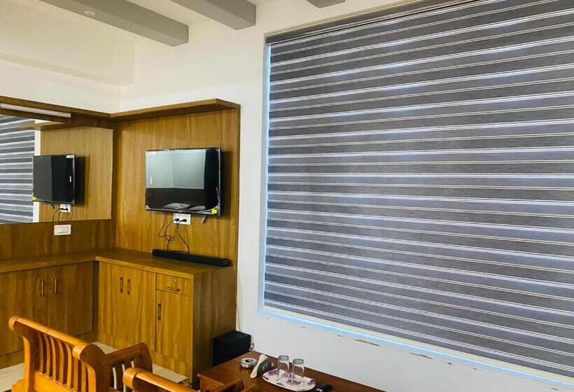 جناح مزوَّد بشرفة, Velavan Heritage Inn