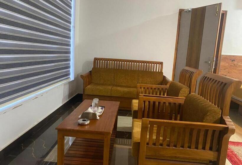 带阳台套房, Velavan Heritage Inn