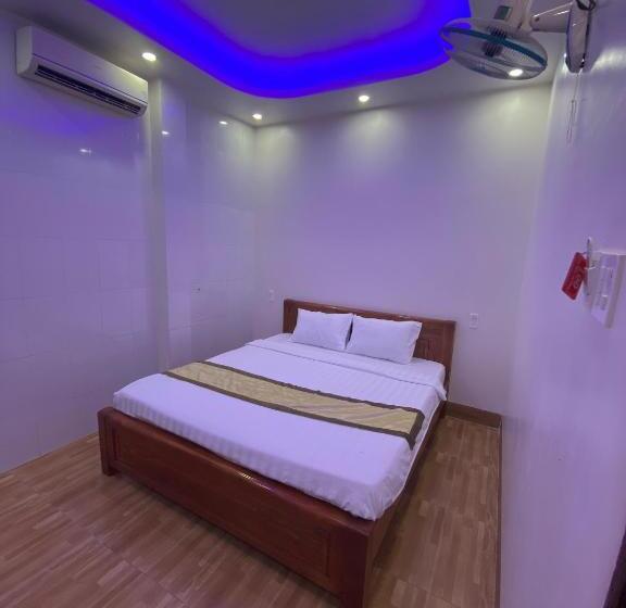 اتاق استاندارد با تخت بزرگ, Khách Sạn Trung Hiếu